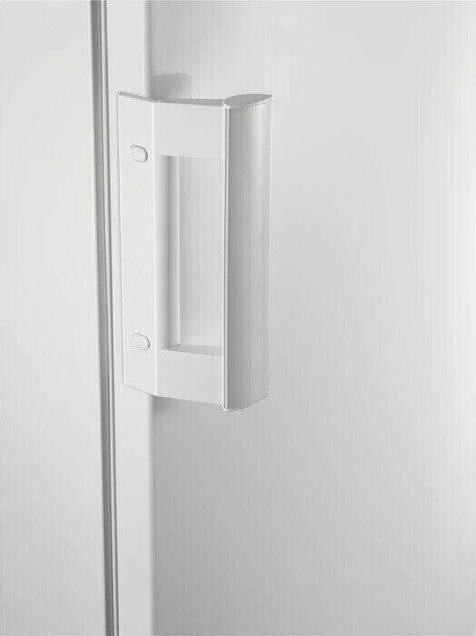 Холодильник Electrolux ERT 1601 AOW3