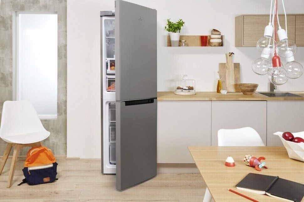 Холодильник Indesit DS 4200 SB Холодильник Indesit DS 4200 SB