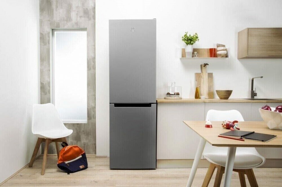 Холодильник Indesit DS 4200 SB Холодильник Indesit DS 4200 SB