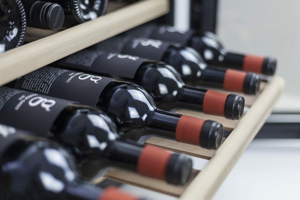 Винный шкаф Caso WineSafe 18 EB Винный шкаф Caso WineSafe 18 EB