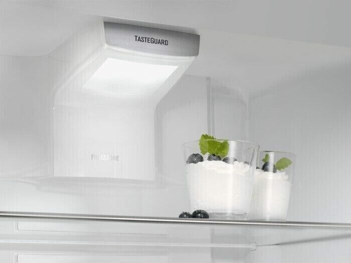 Холодильник Electrolux EN 93489 MW