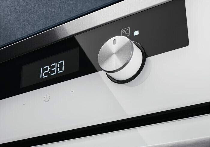 Электрический духовой шкаф Electrolux OKC 5H50W Электрический духовой шкаф Electrolux OKC 5H50W